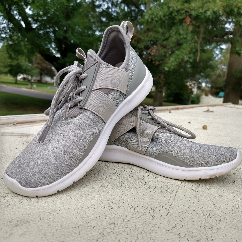 women's Champion sneakers flexfoam size 6